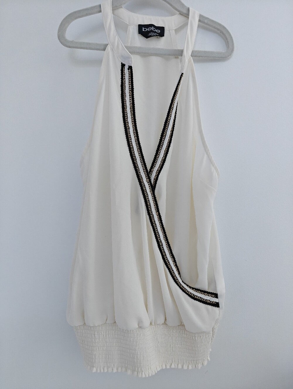 Beautiful Delicate Bebe Ivory Sleeveless Blouse W/Black & Gold Chain Detail XXS